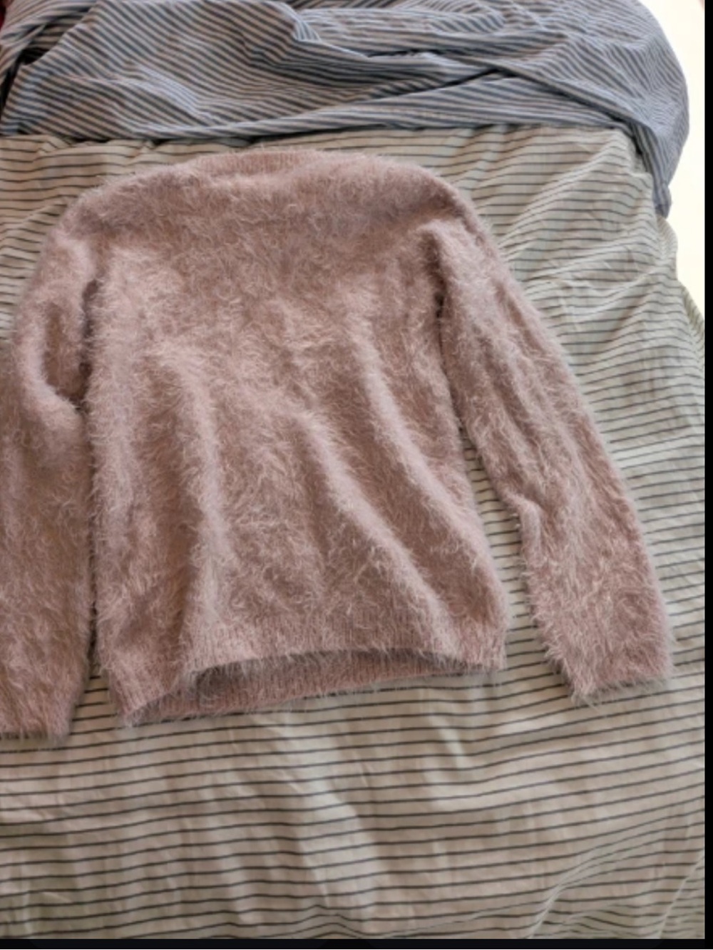 ♠️5/$25♠️Blush Pink Fuzzy Crewneck Sweater